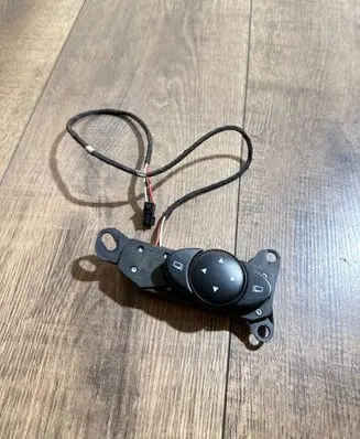 Mercedes-Benz E W211 Wing mirror switch 2118215379 03211025