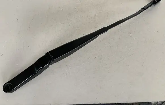 Front wiper blade arm