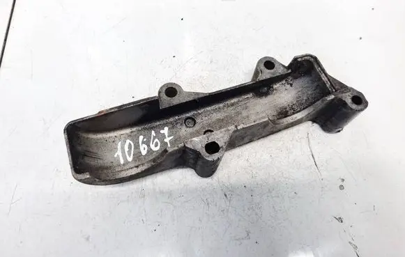 Engine mounting bracket