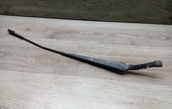 Volvo V70 Front wiper blade arm 30655615