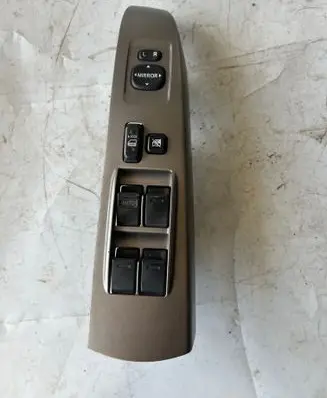 Toyota Prius (NHW20) Electric window control switch 8482047050