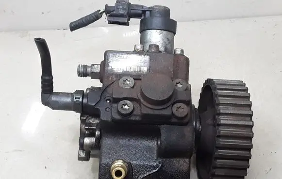 Mazda 3 I Fuel injection high pressure pump 0445010102 9656300380