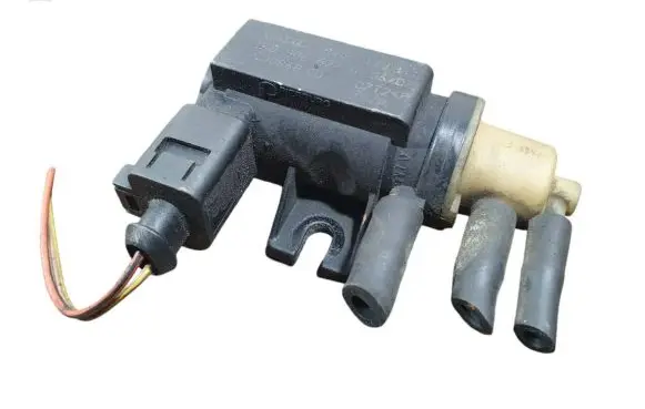 Volkswagen Touran I Turbo solenoid valve 1K0906627A