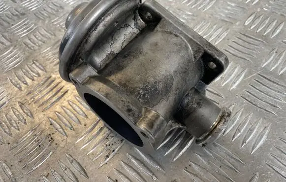 BMW 1 E81 E87 EGR valve 70045002