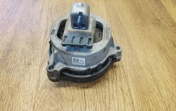 BMW X3 G01 Engine mount bracket 6860496