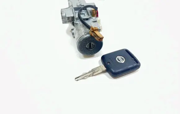 Nissan X-Trail T30 Ignition lock