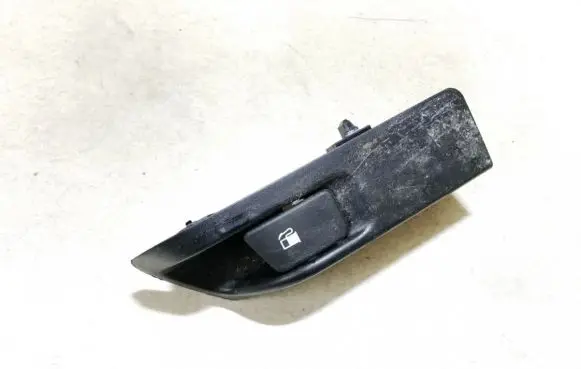 Toyota Auris 150 Fuel tank opening switch 