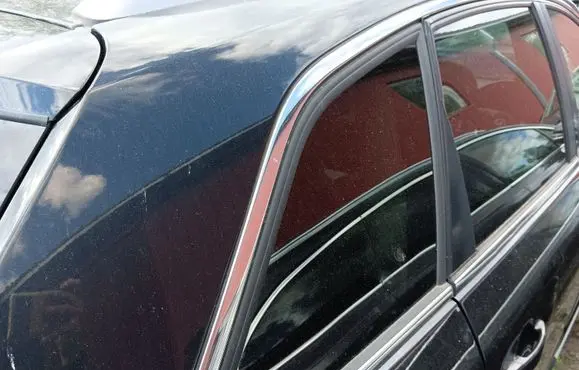 Opel Antara Rear side window