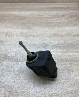 Volkswagen PASSAT B5 Headlight level adjustment motor 6K5941295