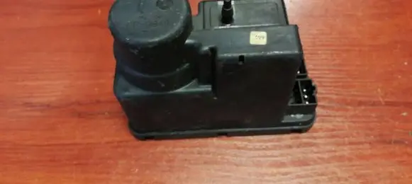 Mercedes-Benz C W202 Central locking vacuum pump 2028001948