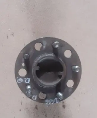 KIA Carens III Rear wheel hub 527301D000