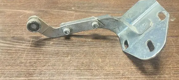Iveco Daily 3rd gen Sliding door lower roller guide/hinge 1071178C 107117