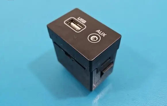 Hyundai Santa Fe USB socket connector 961212W060 IMPRK1565234