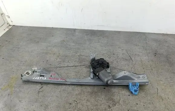 Renault Modus Front door window regulator with motor 