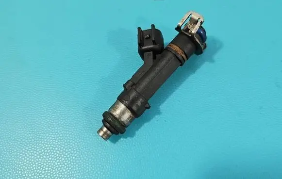 Volvo V70 Fuel injector 0280158105 IMPRK1564974