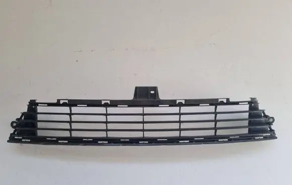 Toyota Auris E180 Front bumper lower grill 5311202670
