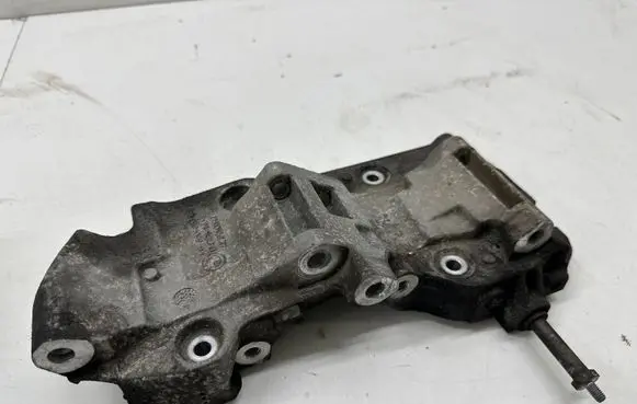 BMW 6 F12 F13 Generator/alternator bracket 8506863