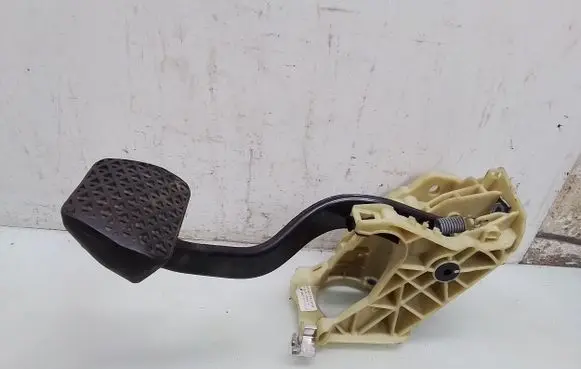 BMW 5 E60 E61 Brake pedal 676922103