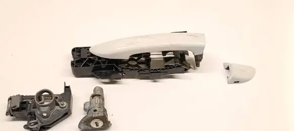 Volkswagen PASSAT B7 Front door exterior handle 