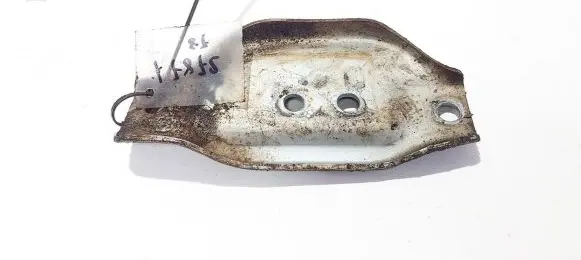 Subaru Legacy Engine mounting bracket
