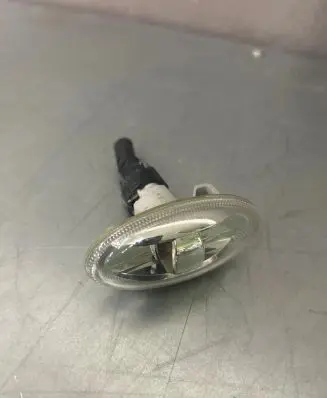 Front fender indicator light