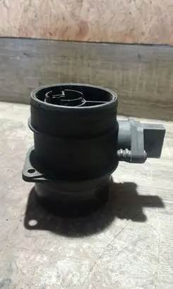 Volkswagen Touran I Mass air flow meter 074906461B