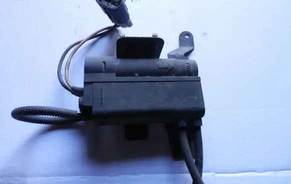 Cadillac Escalade Windscreen/windshield washer pump 15897902OE
