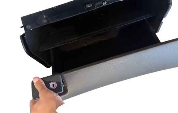 Mercedes-Benz C AMG W203 Glove box A2036803291 A2036804950 E1A07037