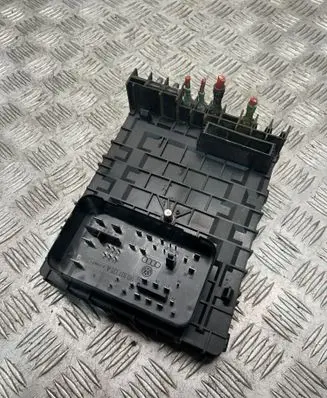 Volkswagen Golf V Fuse module 1K0937125A