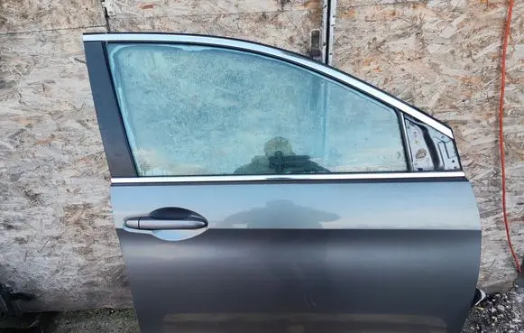 Honda CR-V Front door