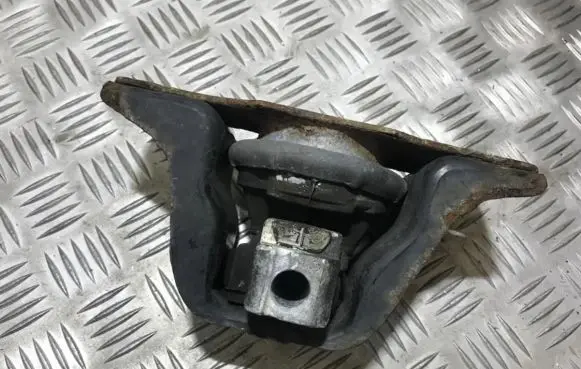 Nissan Micra Engine mount bracket 11210ax600 11210ay600