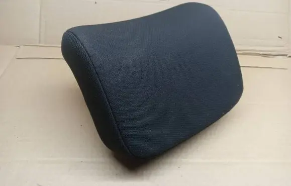 Volkswagen PASSAT B7 Rear seat headrest 
