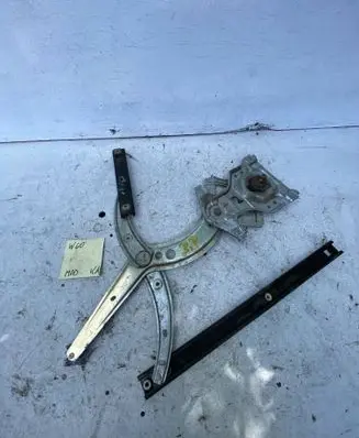 Volkswagen PASSAT B4 Front door manual window regulator 3A0837402B