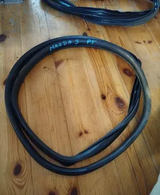 Mazda 3 II Rear door rubber seal (on body) 