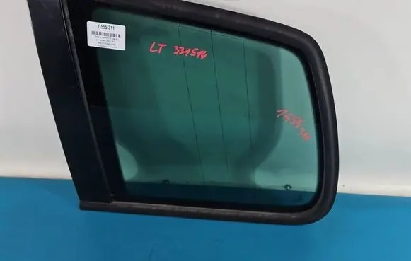 Volkswagen Touran I Rear side window IMPRK1555311