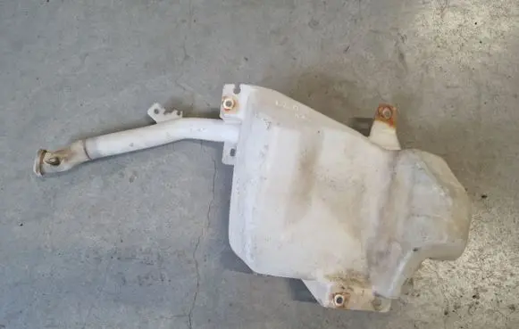 Mitsubishi L200 Windshield washer fluid reservoir/tank