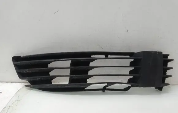Volkswagen PASSAT B5.5 Front bumper lower grill 05321454
