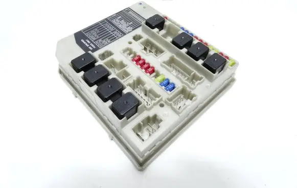 Nissan Micra Fuse module 284B7AX615 2178 5A25