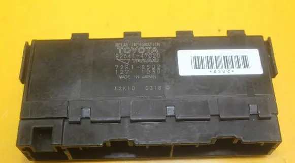 Toyota Avensis T270 Fuse box set 82641-47020
