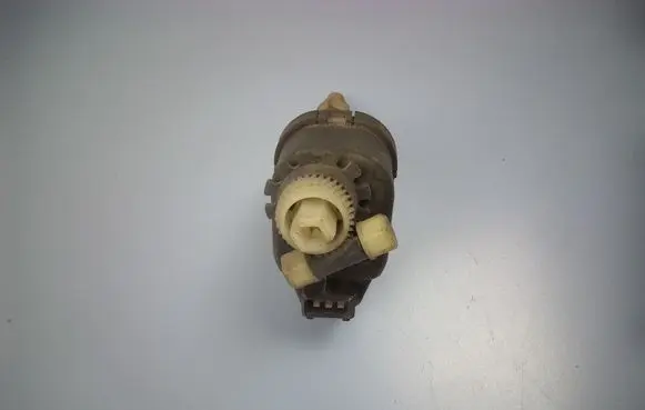 Headlight level adjustment motor