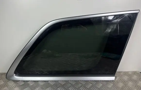 Jeep Grand Cherokee Rear side window