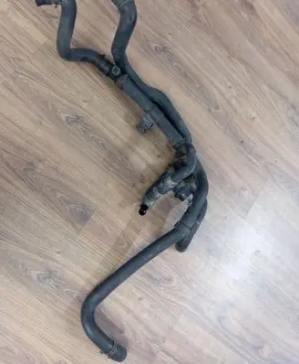Engine coolant pipe/hose