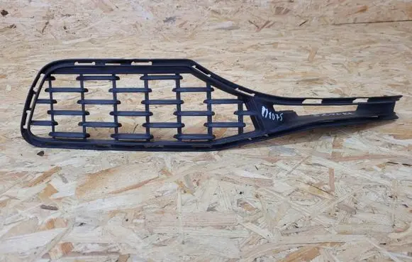 Maserati Quattroporte Front bumper lower grill 670071072
