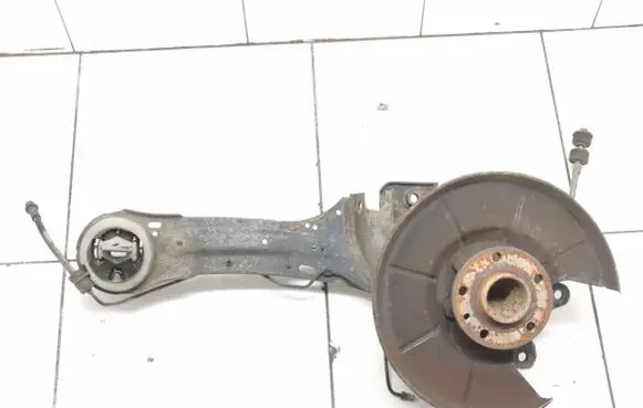 Rear wheel hub spindle/knuckle