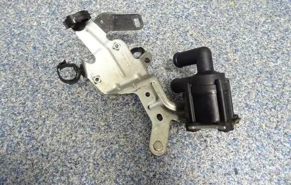Volvo XC90 Electric auxiliary coolant/water pump 31368312