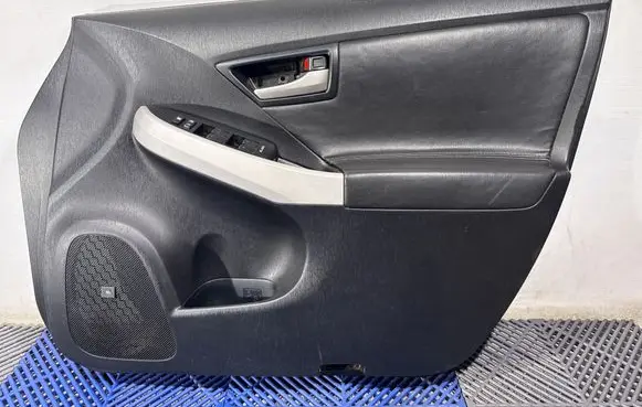 Toyota Prius (XW30) Front door card panel trim 67777