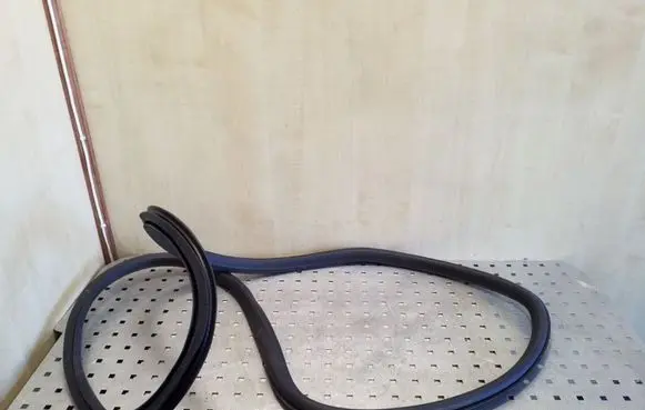 Opel Astra J Rear door rubber seal (on body) 13260045