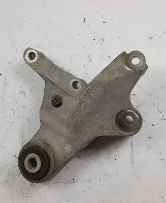Mercedes-Benz A W176 Engine mounting bracket A2462401309 326E45C AISI9CU3