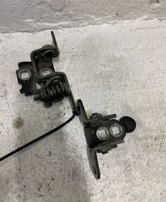 Dodge Nitro Front door hinge set 
