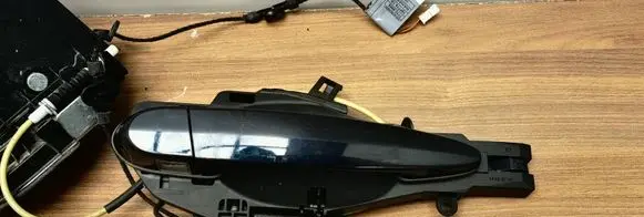 BMW X3 F25 Front door lock 1120085